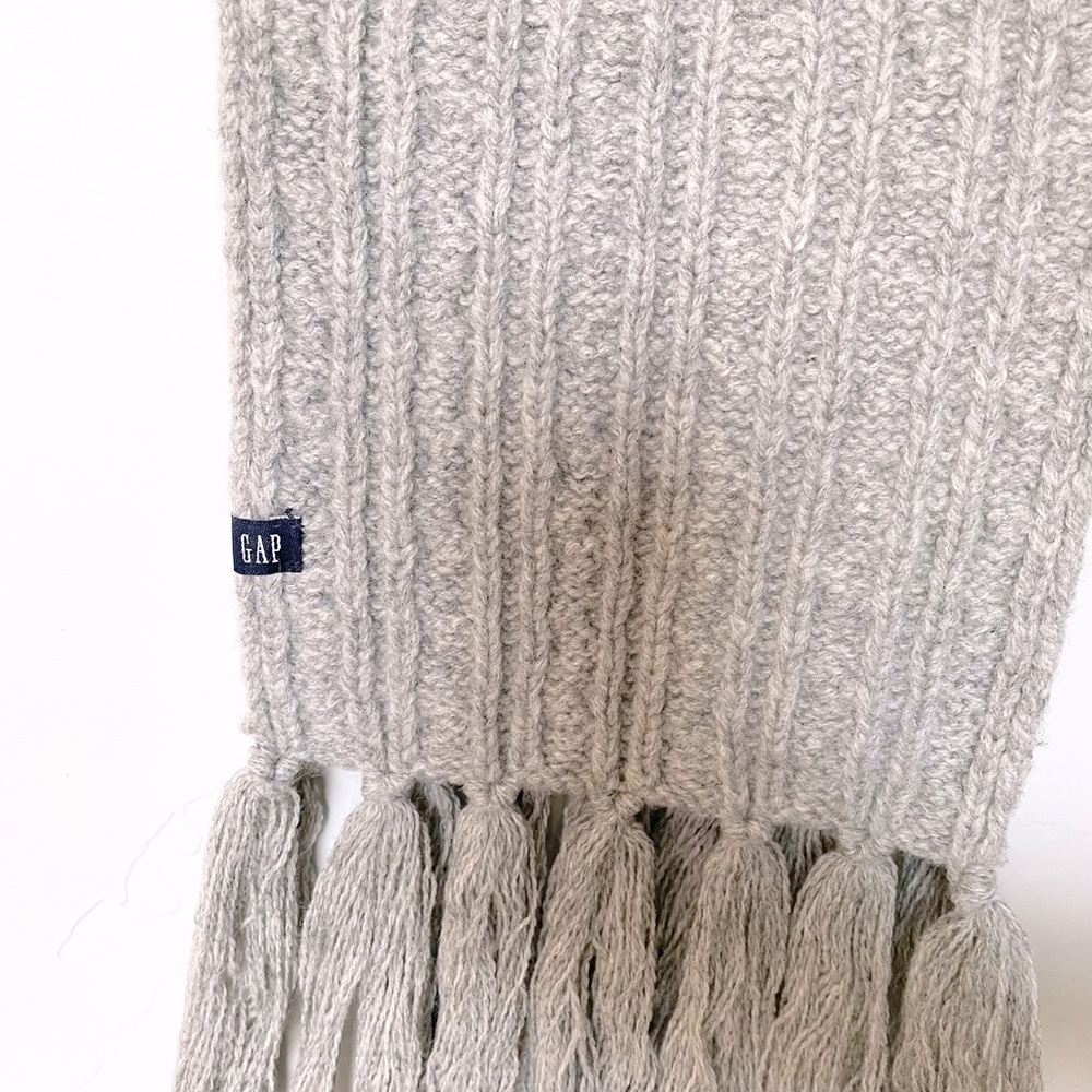 Gray Gap Sweater Knit Scarf 🩶 Long length with tassels!